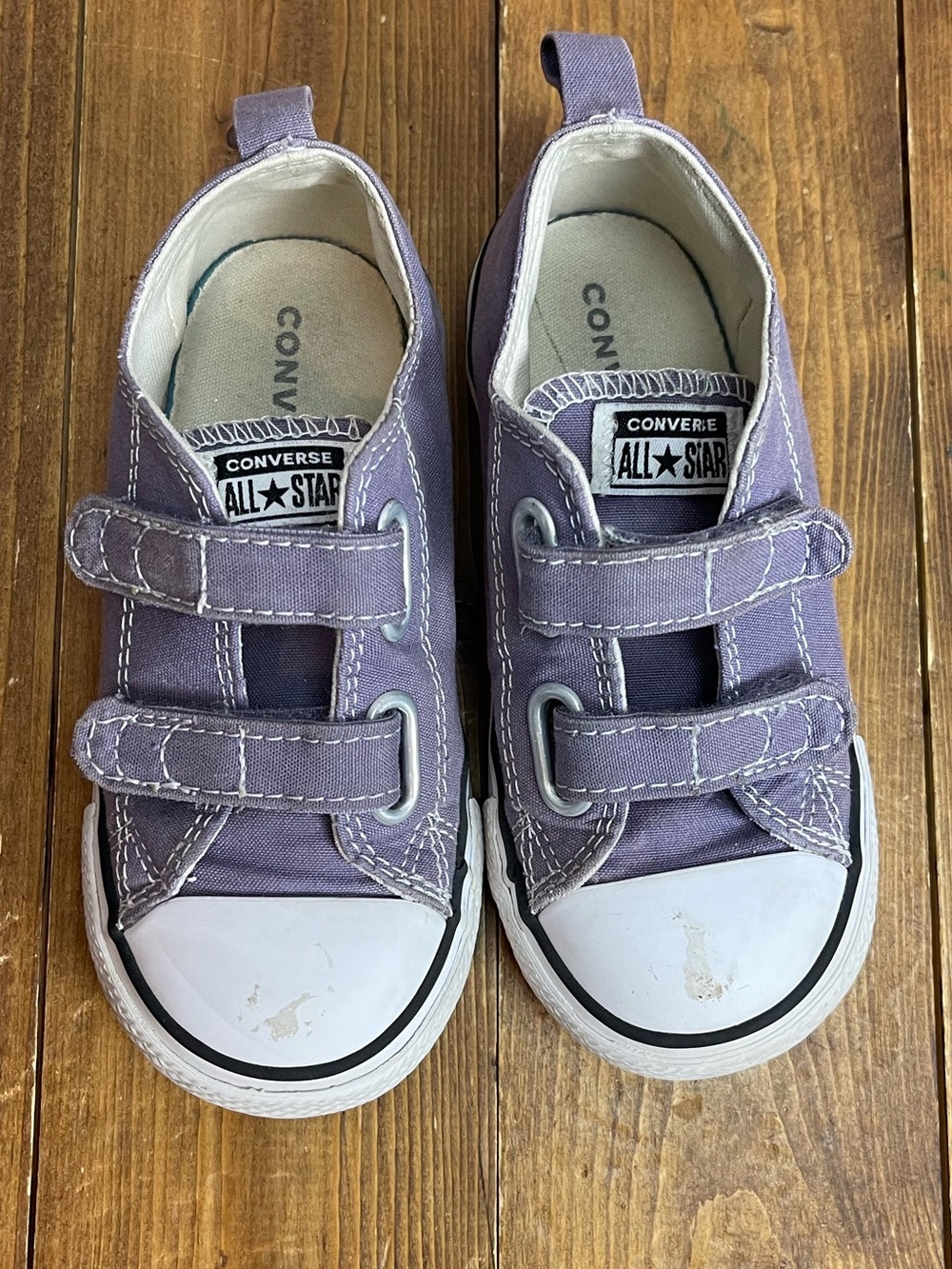 Converse kids size 9 purple low top sneakers